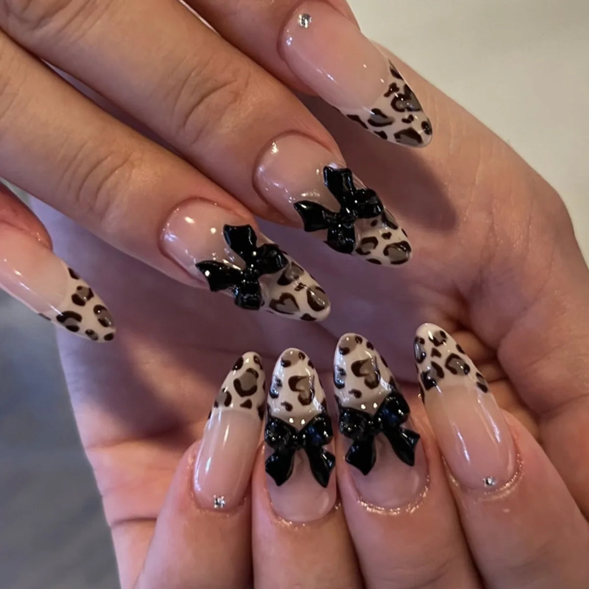 24Pcs Dark Press on Fake Nails with Black Glitter 3D Metallic Designs Sweet Cool Almond False Nails Detachable Nails Spice Girls